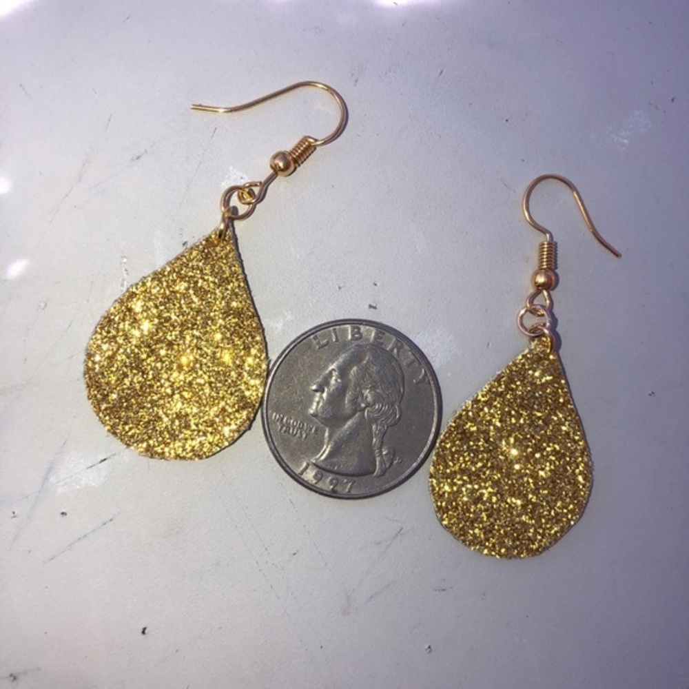 Gold Sparkling Earrings - Picture 4 of 4